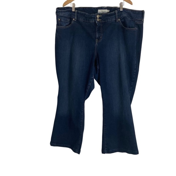 Torrid Boyfriend Jeans Medium Wash Cropped Denim Stretch Plus Sz 28 - Picture 1 of 11